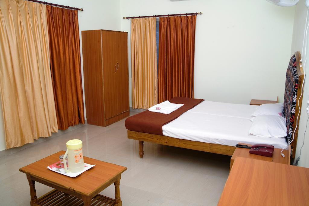 Vihas Inn 蒂鲁帕蒂 客房 照片