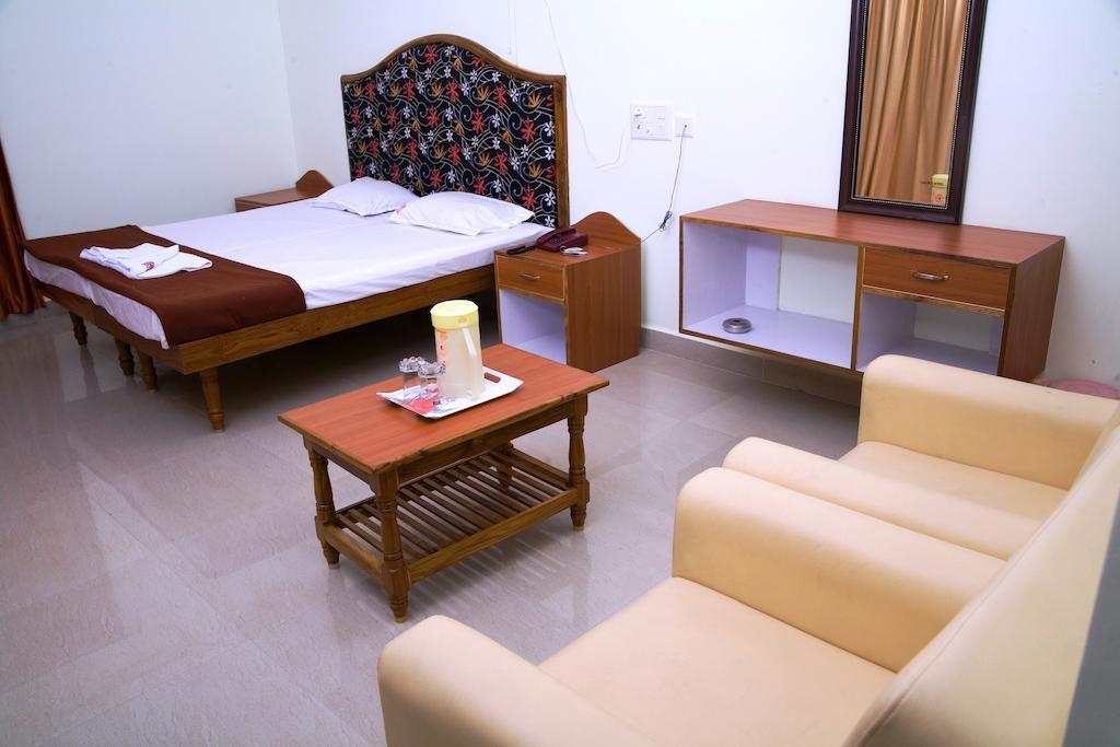 Vihas Inn 蒂鲁帕蒂 外观 照片